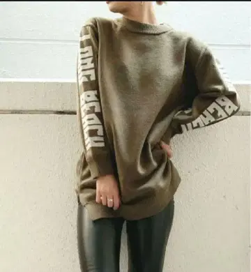 GYDA 롱 비치 헴 슬릿 니트