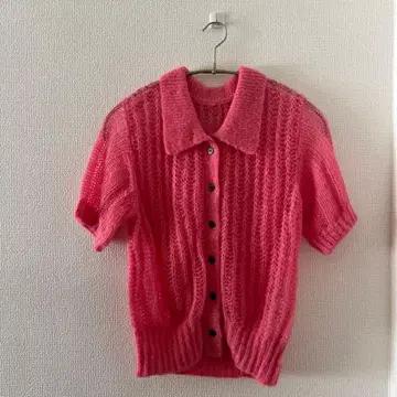 핑크 니트 반팔 버튼 부착 카라 부착
