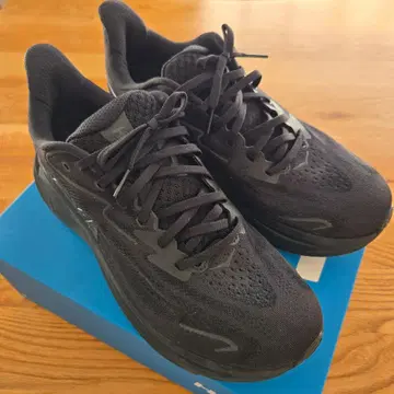 [ 새상품급 ] HOKA CLIFTON10 28.0cm 블랙 x 블랙