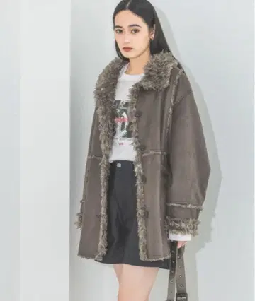 JEANASIS 지나시스 리버서블 퍼 무스탕 코트