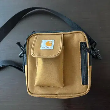 Carhartt 컴팩트 숄더백 브라운