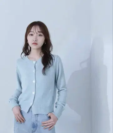 natural beauty basic 라이트 블루 버튼 가디건