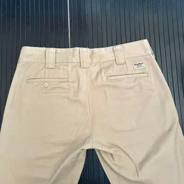 OshKosh 베이지 치노 팬츠
