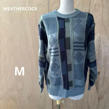 기하학 패턴의 블루 계열 니트 스웨터