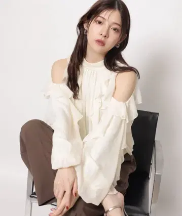 2색 새상품 Rirandture 오프숄더 프릴 시어 블라우스