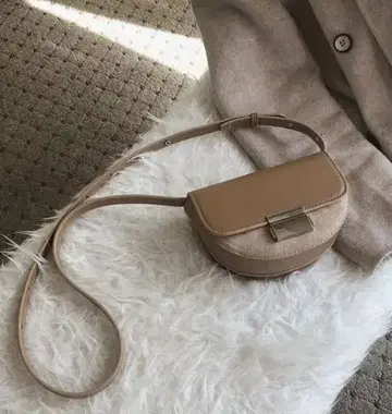 베이지 스웨이드 숄더백