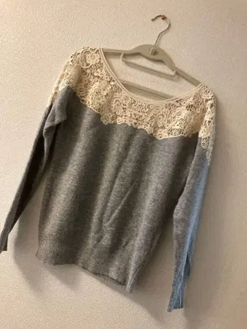 [ 새상품급 ] TRANSPARENT 레이스 포함 그레이 긴팔 니트