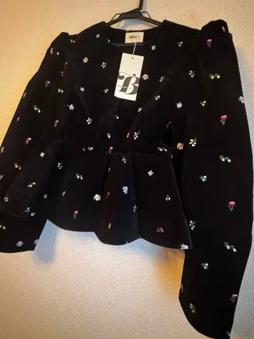 B. STARRY PEPURAMU CARDIGAN bibiy