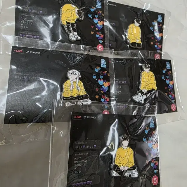 방탄 BTS 비공굿 금속뱃지 양도 슈가 정국 제이홉
