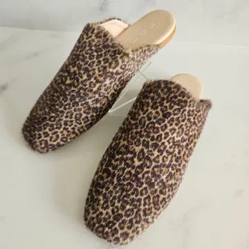 미사용품 MOHI 퍼뮬 뮬 레오파드 무늬 송치 소재 플랫 37