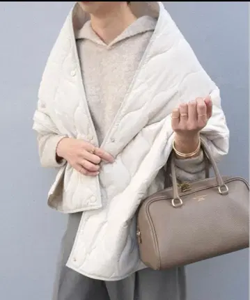 [ SLOBE IENA ] 화이트 퀼팅 숄