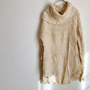 선착순 rue21 [ M ] 터틀넥 니트 크림 겨울 의류