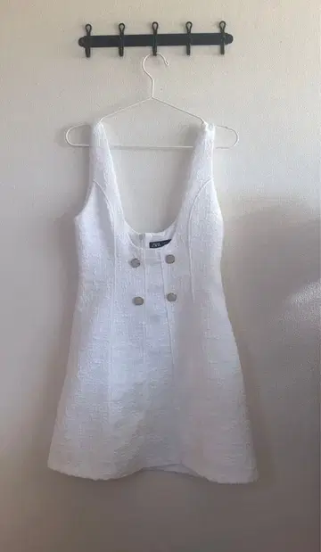 미사용 새상품 ZARA 미니 큐빅 버튼 텍스처 오버롤 스커트