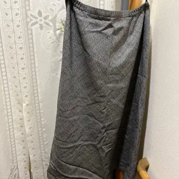 그레이 체크 무늬 타이트 스커트