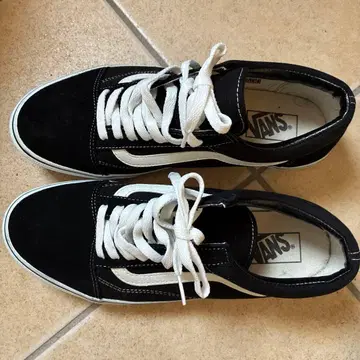 VANS 블랙/화이트 스니커즈 27.5cm