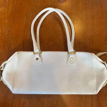 화이트 합성 피혁 핸드백