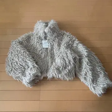 GRL 그레일 스탠드넥 시프 퍼 블루종 오프 베이지