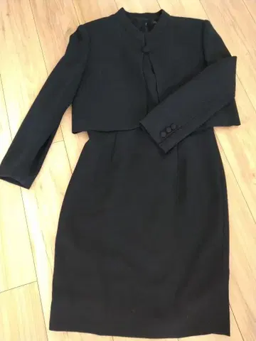 블랙 원피스 수트 (자켓 포함) 토리이 유키