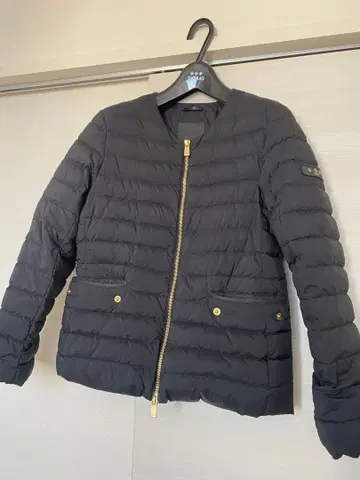 [ 새상품급 ] TATRAS 블랙 다운 자켓 노카라