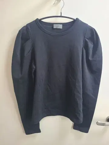 uncrave 네이비 퍼프 슬리브 T셔츠