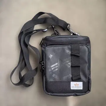 ALPHA INDUSTRIES 숄더백 블랙