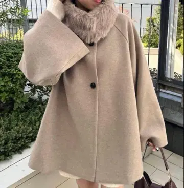 Chico 퍼 탈부착 케이프 코트