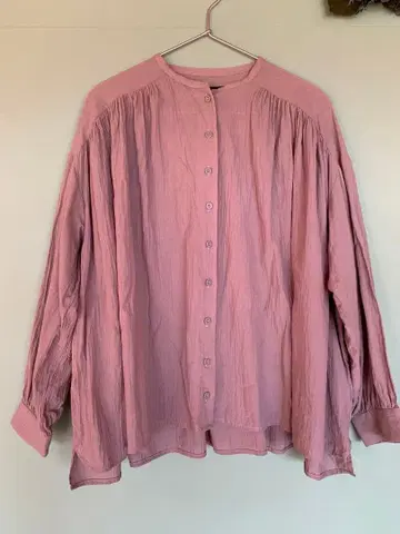 늑대와 달빛의 카구야 라이트 그레이 코튼 블라우스 개더