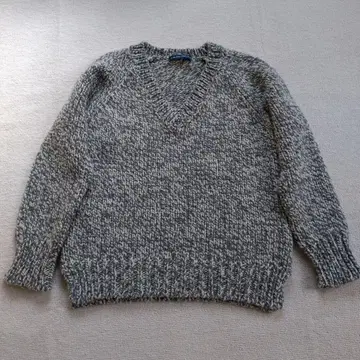 그레이 계열 V넥 니트 스웨터 긴팔