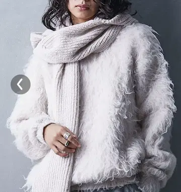 GEVS. 샤기 니트 & 머플러 세트