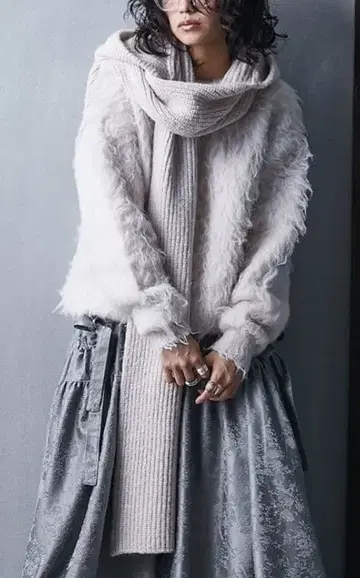 GEVS. 샤기 니트 & 머플러 세트