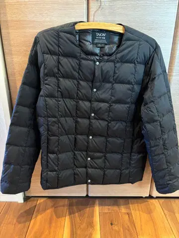 TAION 베이직 크루넥 버튼 이너 다운 자켓