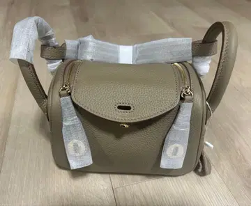 베이지 가죽 미니 숄더백