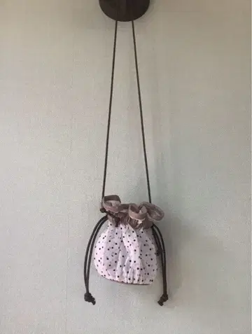 라들로 도트 무늬 복조리형 숄더백