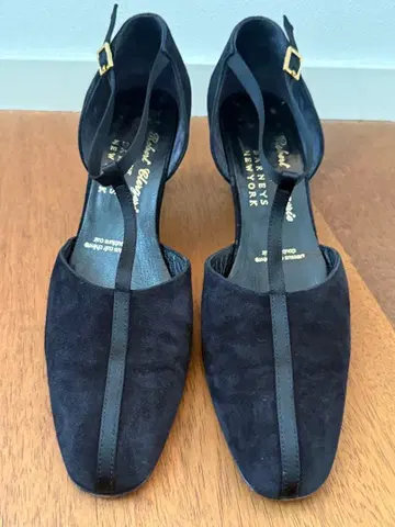 로베르 클레르제 / 바니스 블랙 펌프스 스트랩 포함