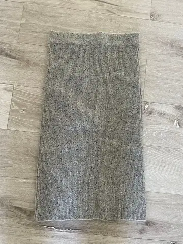 그레이 타이트 니트 스커트