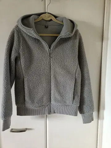 유니클로 그레이 퍼 자켓