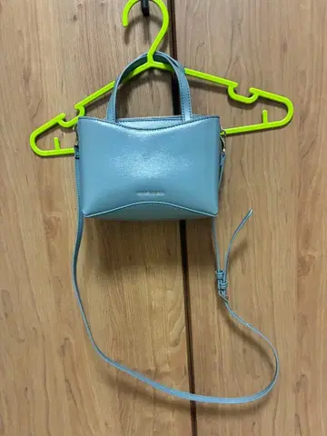 찰스앤키스 라이트 블루 미니 숄더백