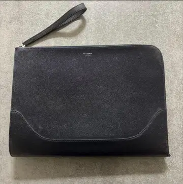 새상품급 펠레 몰비다 사피아노 가죽 클러치백