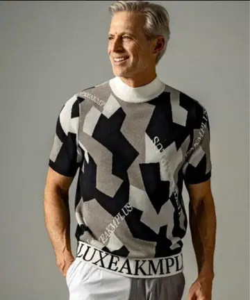 LUXEAKMPLUS 카모 무늬 자카드 모크넥 반팔 니트