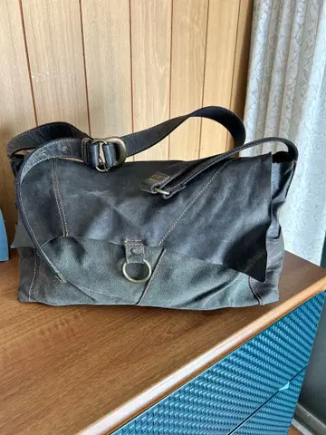 cuir jouer cube 다크 그레이 숄더백