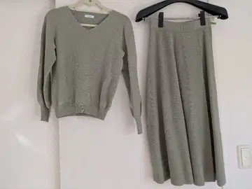 그린 V넥 니트 셋업