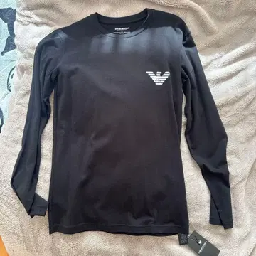 EMPORIO ARMANI 블랙 긴팔 티셔츠 M