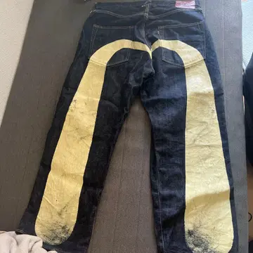 EVISU 다크 데님 그래픽 팬츠