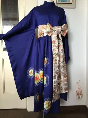 기모노 리메이크 후리소데 스탠드 카라 뒤트임 드레스