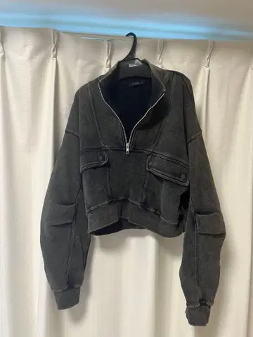 JEANASIS 다크 그레이 크롭 맨투맨