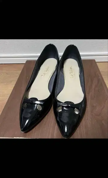 하자품 르 탈론 에나멜 펌프스 24cm