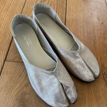 마루고 타비리라 MARY 25cm 정가 12100엔 샴페인 골드