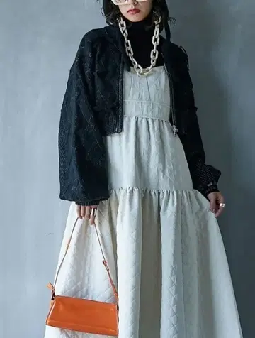 장식적인 짜임의 블랙 니트 가디건