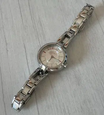 FURLA LINDA 훌라 실버 손목시계 24mm 메탈 벨트
