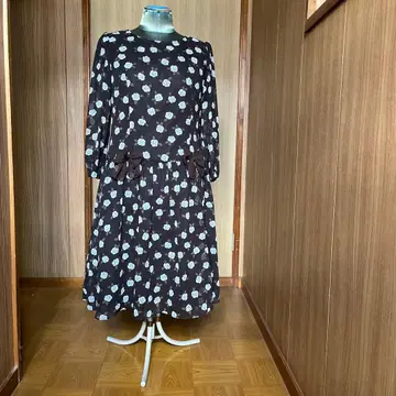 비스콘티 브라운 꽃무늬 긴팔 플레어 원피스